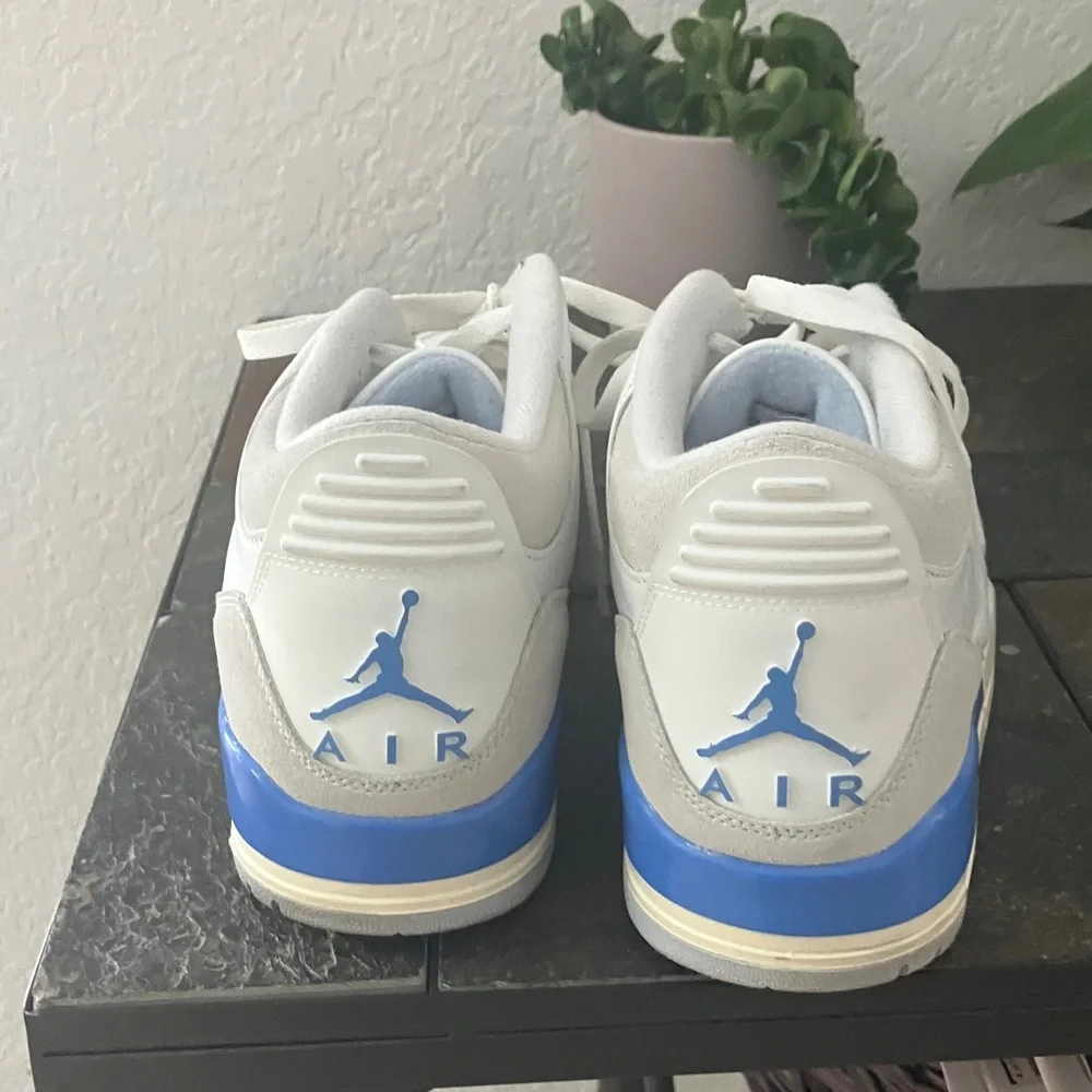 Jordan Men's White and Light Blue Athletic Shoes Air Jordan 3 Retro size 12